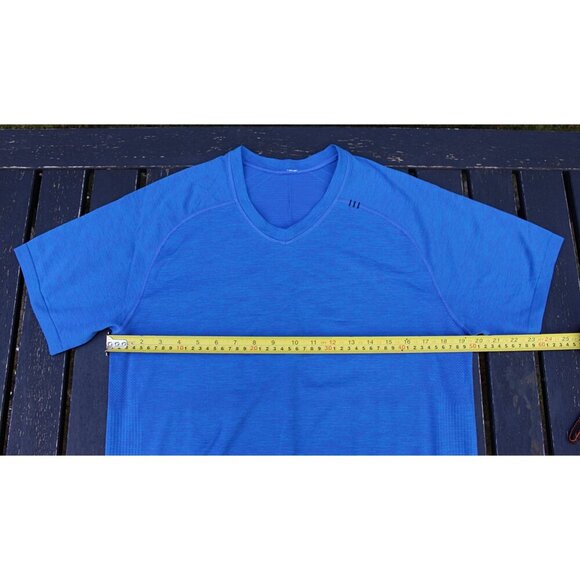Lululemon - Men’s Metal Vent Tech Short Sleeve V-Neck Tee - Dark Royal, Med - Picture 5 of 11